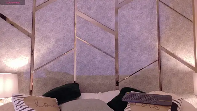 Snapshot of Angell-Bell- chatting on 7, 3, 2025 Angell-Bell- online show from 7, 3, 2025