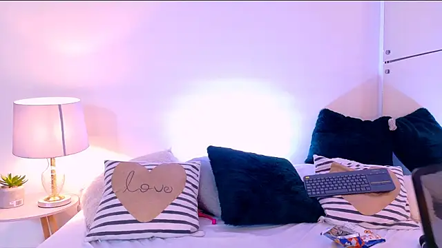 Snapshot of Angell-Bell- chatting on 12, 3, 2025 Angell-Bell- online show from 12, 3, 2025