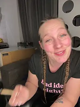 xqueenkinky online show from 4, 3, 2025