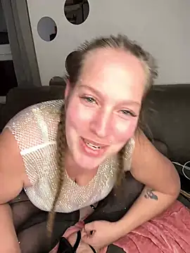 xqueenkinky online show from 10, 3, 2025