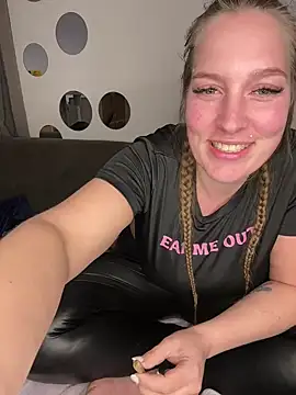 xqueenkinky online show from 18, 3, 2025