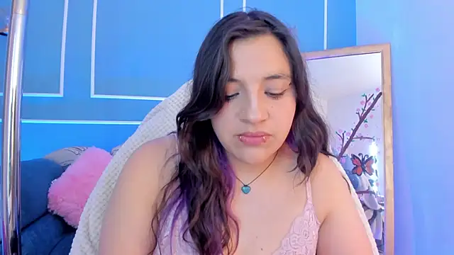 Snapshot of TaraTaylorr chatting on 6, 4, 2026 TaraTaylorr online show from 6, 4, 2026
