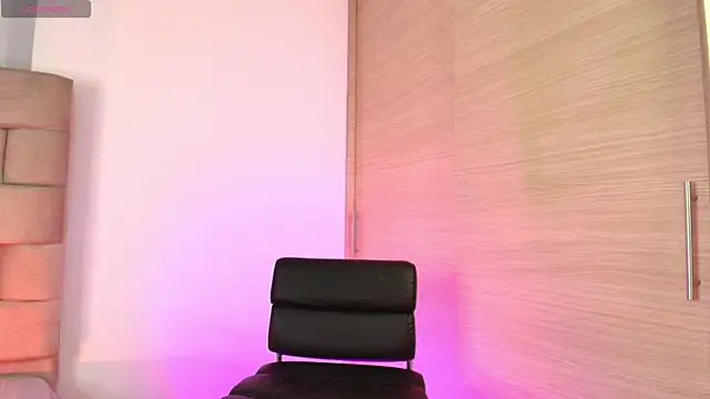 Snapshot of valeria_monsalve chatting on 3, 11, 2025 valeria monsalve online show from 3, 11, 2025