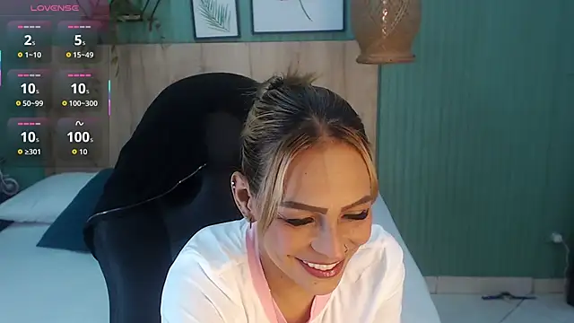 Snapshot of yessila_parker chatting on 11, 9, 2025 yessila parker online show from 11, 9, 2025