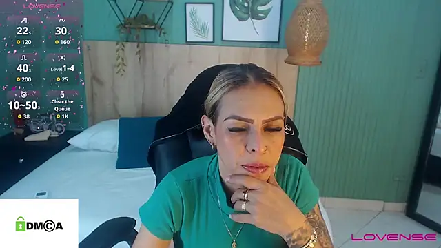Snapshot of yessila_parker chatting on 16, 9, 2025 yessila parker online show from 16, 9, 2025