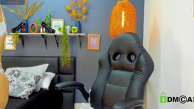 yessila parker online show from 4, 4, 2026