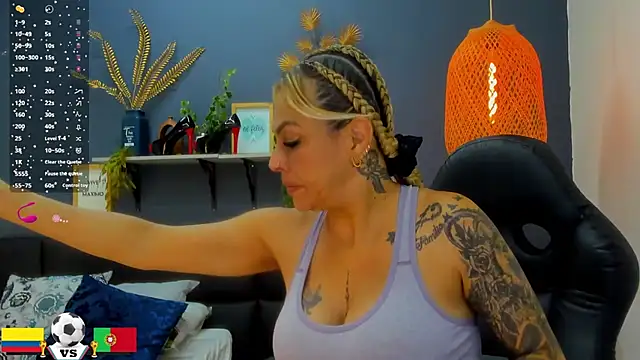 Snapshot of yessila_parker chatting on 28, 6, 2026 yessila parker online show from 28, 6, 2026