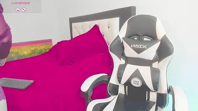 CarolinneFiotti online show from 10, 2, 2026