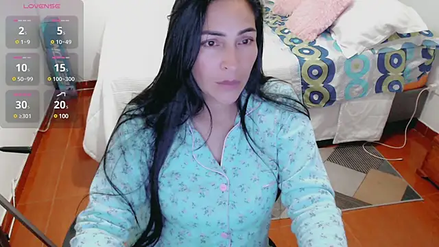 luna lgomez  online show from 15, 3, 2025