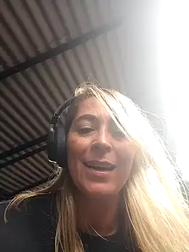 Sara Valkyri online show from 13, 3, 2025