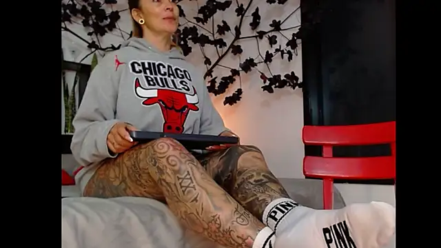 Sara Valkyri online show from 17, 3, 2025