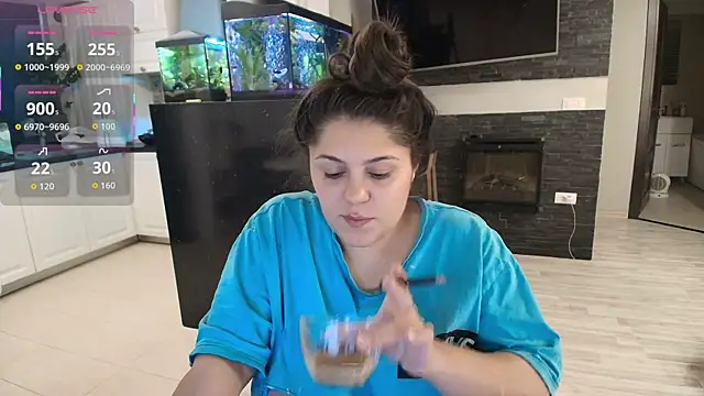 Snapshot of Layla- chatting on 11, 10, 2025 Layla- online show from 11, 10, 2025