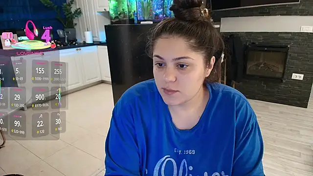 Snapshot of Layla- chatting on 24, 10, 2025 Layla- online show from 24, 10, 2025