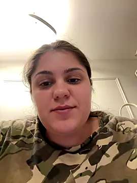 Snapshot of Layla- chatting on 31, 10, 2025 Layla- online show from 31, 10, 2025