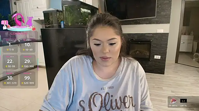 Snapshot of Layla- chatting on 5, 11, 2025 Layla- online show from 5, 11, 2025