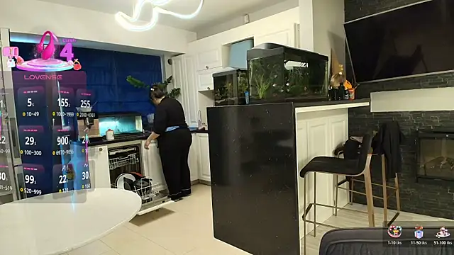 Snapshot of Layla- chatting on 26, 11, 2025 Layla- online show from 26, 11, 2025