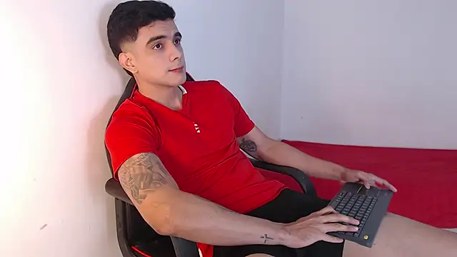 Snapshot of adam_levis17 chatting on 28, 9, 2025 adam levis17 online show from 28, 9, 2025