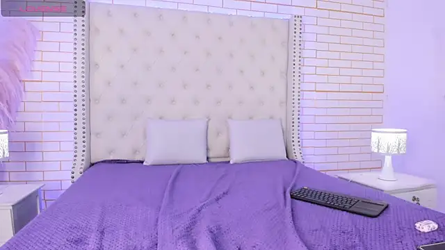 Emilly wilson  online show from 26, 9, 2025