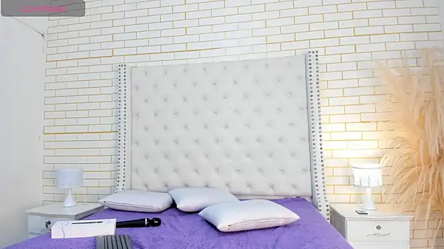 Emilly wilson  online show from 14, 12, 2025