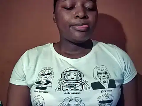 Snapshot of sexyhips2001 chatting on 14, 10, 2025 sexyhips2001 online show from 14, 10, 2025