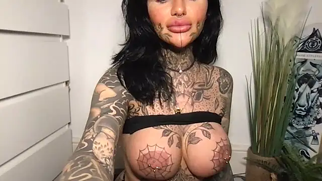 Snapshot of Peaches_and_the_Cream chatting on 6, 3, 2026 Peaches and the Cream online show from 6, 3, 2026