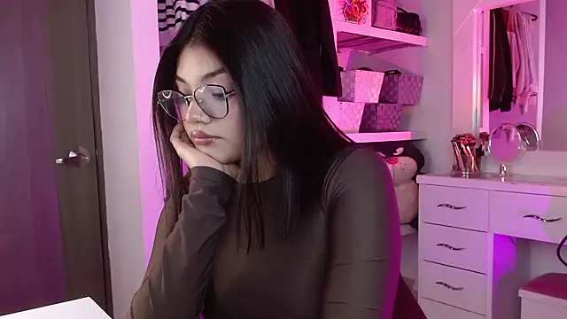 Snapshot of _Camilaaa_ chatting on 14, 9, 2025  Camilaaa  online show from 14, 9, 2025