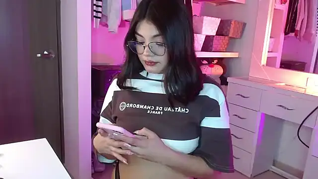 Snapshot of _Camilaaa_ chatting on 24, 9, 2025  Camilaaa  online show from 24, 9, 2025