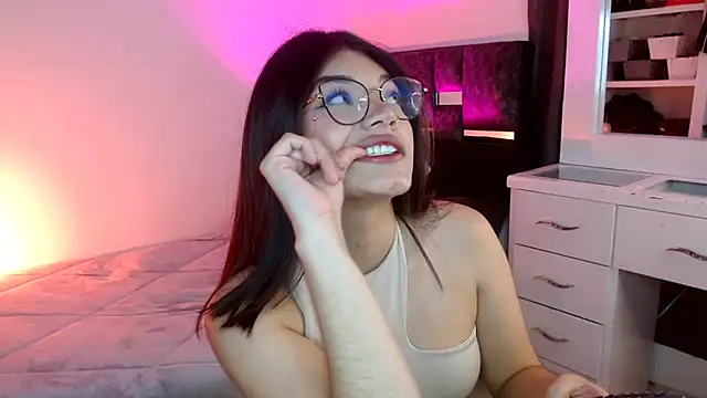 Snapshot of _Camilaaa_ chatting on 10, 10, 2025  Camilaaa  online show from 10, 10, 2025