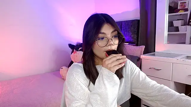 Snapshot of _Camilaaa_ chatting on 25, 10, 2025  Camilaaa  online show from 25, 10, 2025