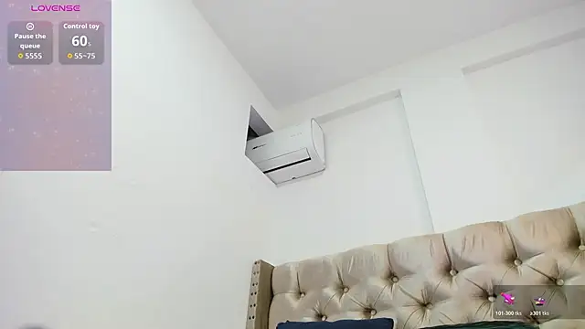 ArianaaGrace online show from 26, 2, 2026