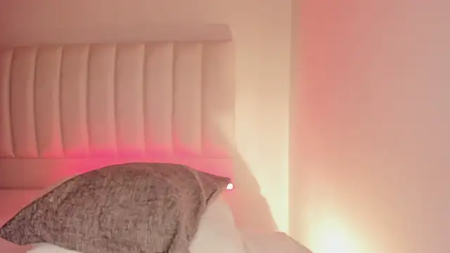 Snapshot of Hannahx__ chatting on 19, 10, 2025 Hannahx   online show from 19, 10, 2025