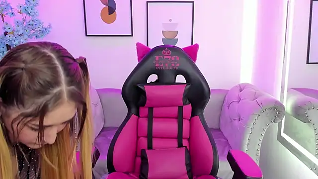 Agatha luxx online show from 12, 3, 2025