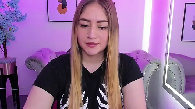 Agatha luxx online show from 17, 3, 2025