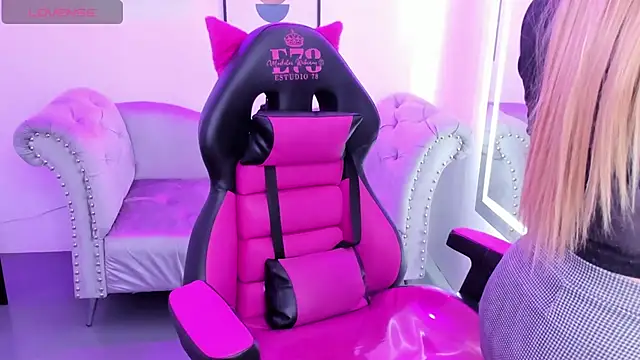 Agatha luxx online show from 18, 3, 2025