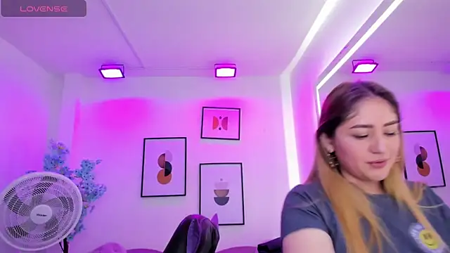 Agatha luxx online show from 19, 3, 2025