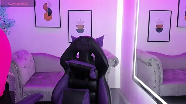 Agatha luxx online show from 19, 3, 2025