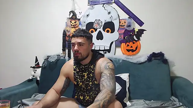 Snapshot of Tiberius_hunk chatting on 4, 11, 2025 Tiberius hunk online show from 4, 11, 2025