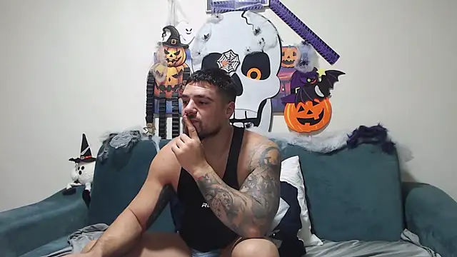 Snapshot of Tiberius_hunk chatting on 5, 11, 2025 Tiberius hunk online show from 5, 11, 2025