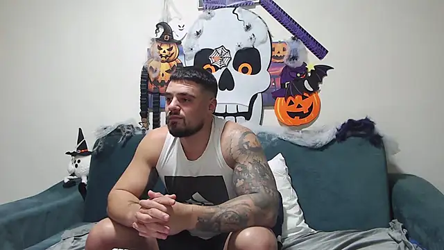 Snapshot of Tiberius_hunk chatting on 6, 11, 2025 Tiberius hunk online show from 6, 11, 2025