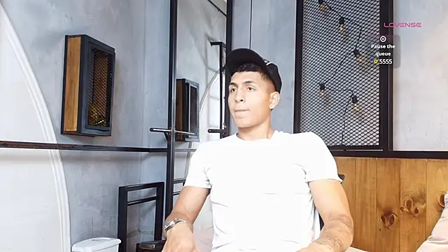 Snapshot of NoahVolkov chatting on 8, 3, 2025 NoahVolkov online show from 8, 3, 2025