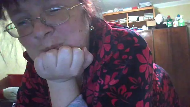 Queen-Elizabeth-25 online show from 5, 3, 2025