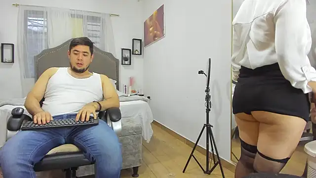 Snapshot of tinaandedward chatting on 4, 3, 2025 tinaandedward online show from 4, 3, 2025