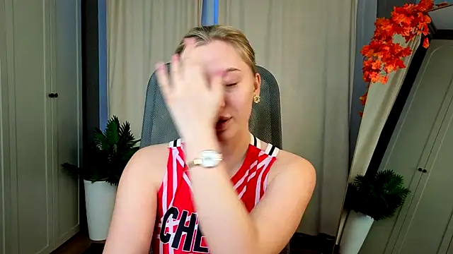 christie luv online show from 22, 11, 2025