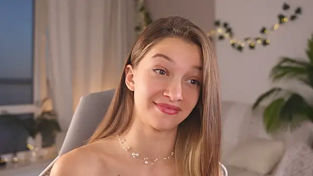 UdelaHathorne online show from 12, 9, 2025