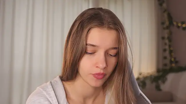 UdelaHathorne online show from 19, 9, 2025