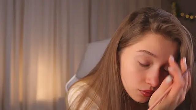 UdelaHathorne online show from 18, 10, 2025