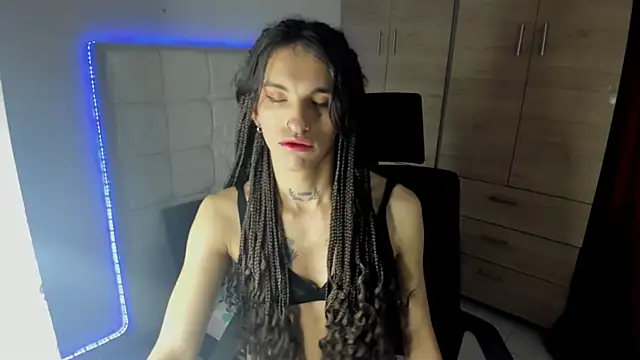 Maite Wings online show from 2, 3, 2025