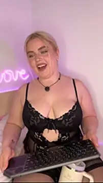 Snapshot of April_Vancee chatting on 12, 4, 2026 April Vancee online show from 12, 4, 2026