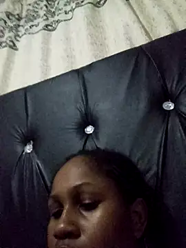 Snapshot of queen_lovely2 chatting on 4, 12, 2025 queen lovely2 online show from 4, 12, 2025