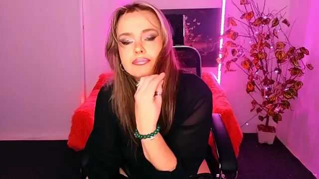 Snapshot of AnielaFox chatting on 7, 11, 2025 AnielaFox online show from 7, 11, 2025